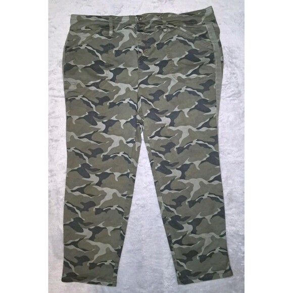 Torrid Camo Camouflage Feel the Fit Stretch Jeans Capris Women's Size 22 - Picture 1 of 10